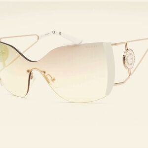 Guess Women’s Sunglasses Large Enough to be Unisex. Has a Yellow Lens Accent